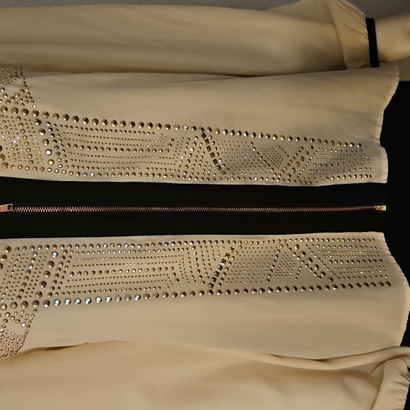 VENUS Ivory Black Trim Studded Cut-out Zipper Long Sleeve Chiffon Hi-Low Top - Picture 5 of 9